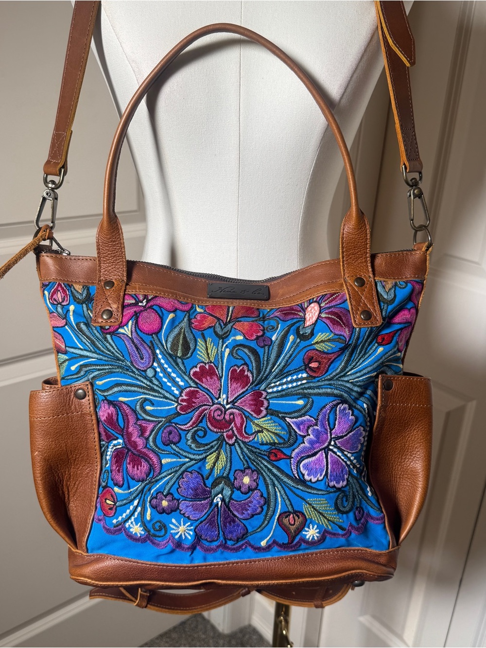 Nena & Co. Blue Multicolor Embroidered Leather H&S medium tpb